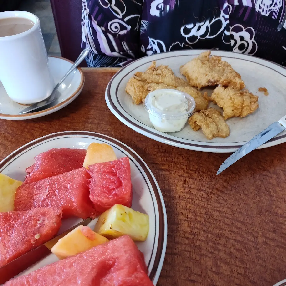 Fruit Plate with Fried Fish