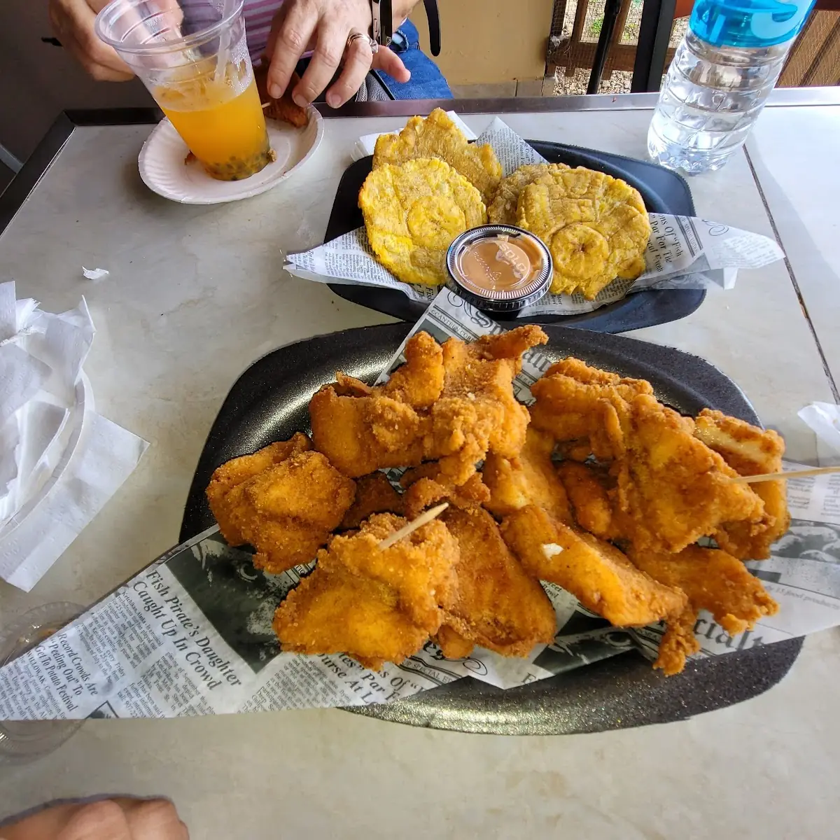 Pescado Frito Y Tostones