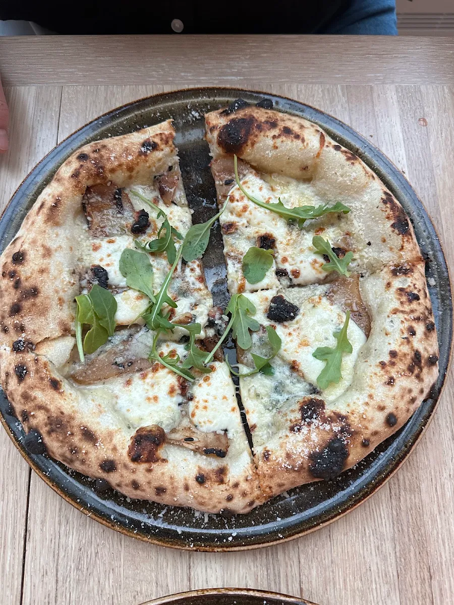 Izabela Sourdough Pizza