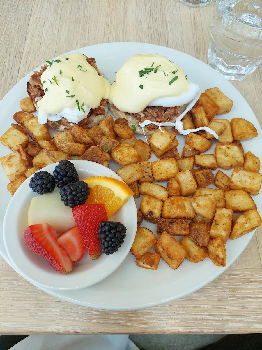 Jam Bacon Eggs Benedict