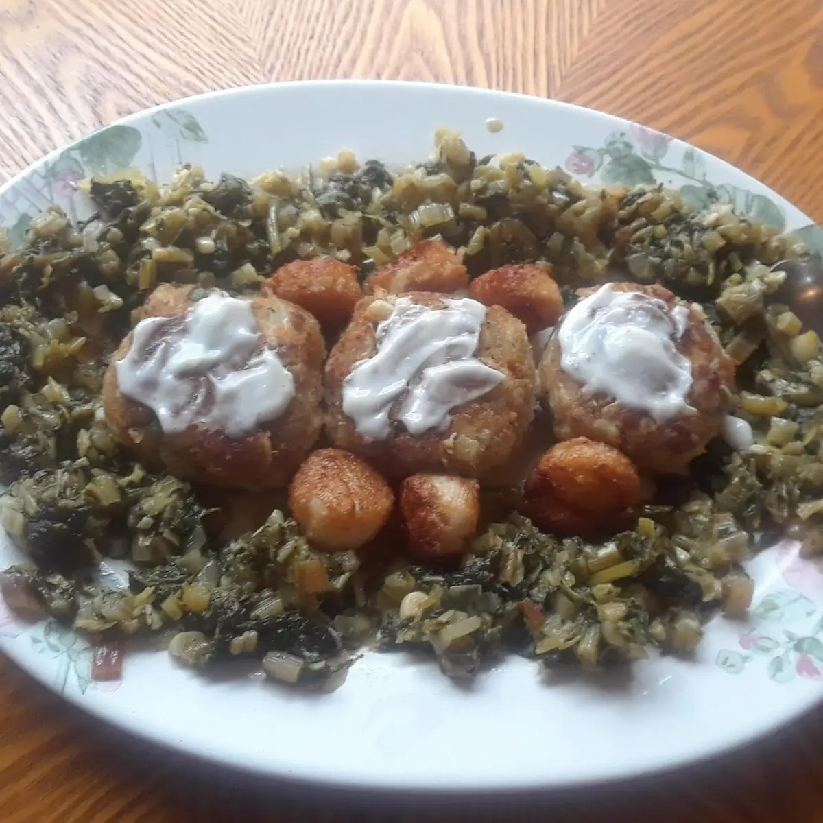 Crab Cakes with a Lemon Aioli and Kale