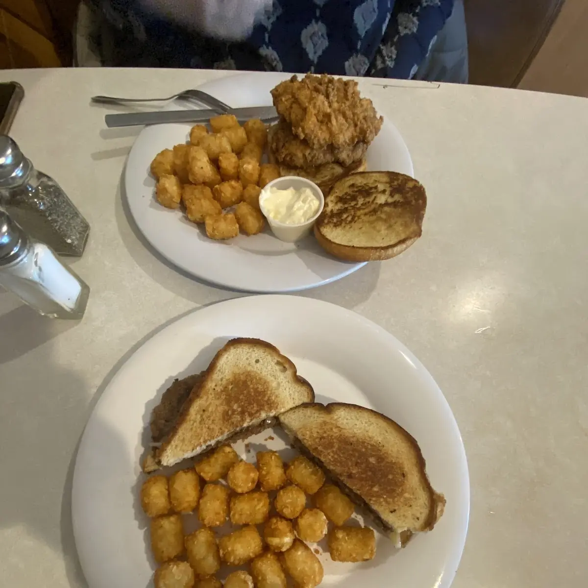 blt Sandwich with Tater Tots