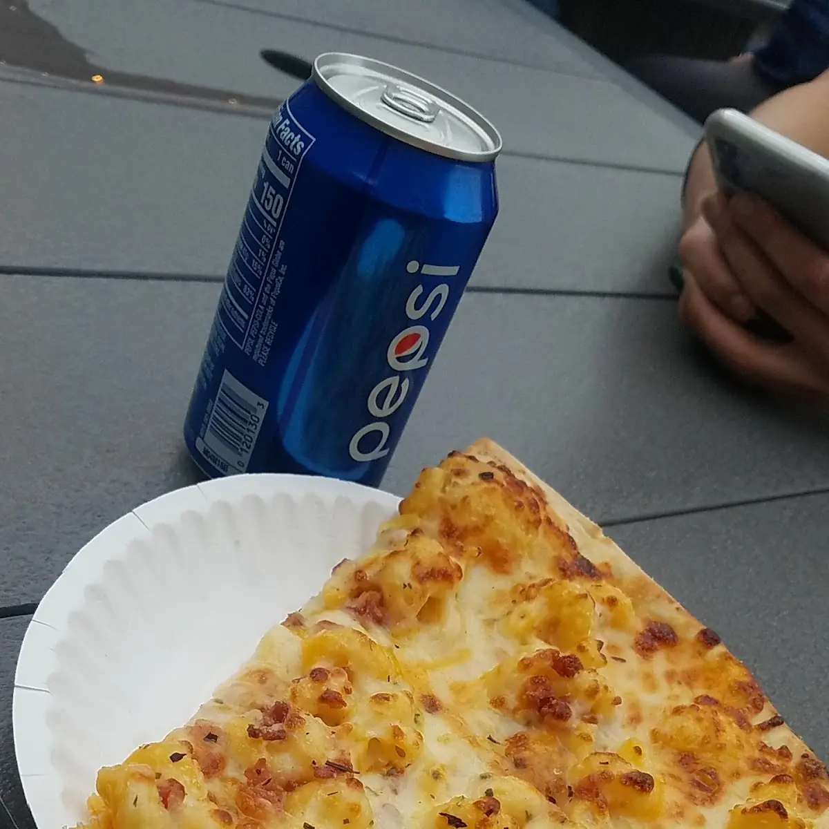 Mac and Cheese Pizza