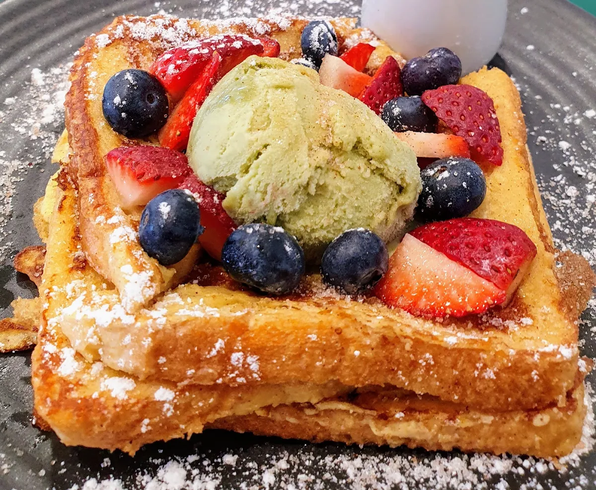 French Toast with Berries and Ice Cream