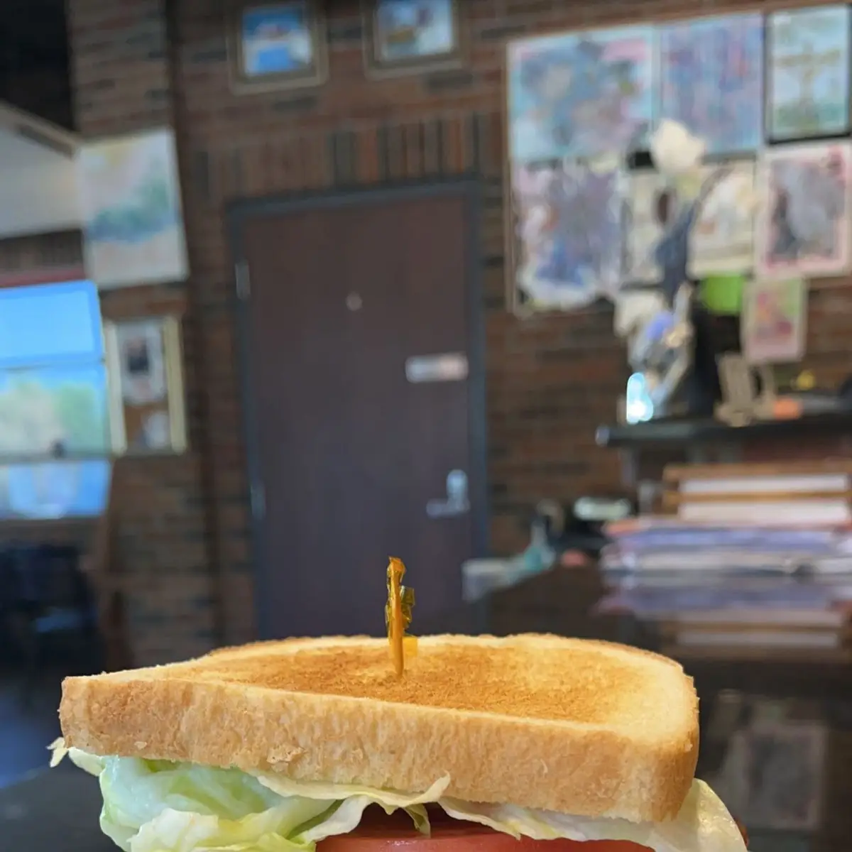 Belt Bacon Egg Lettuce and Tomato