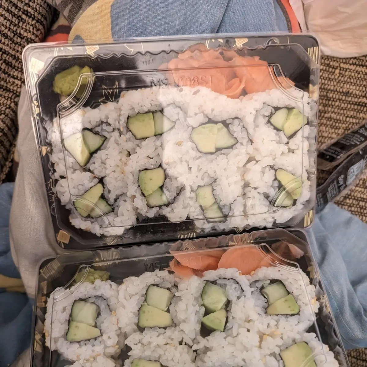 California Roll Avocado & Crabstick 8 Pieces
