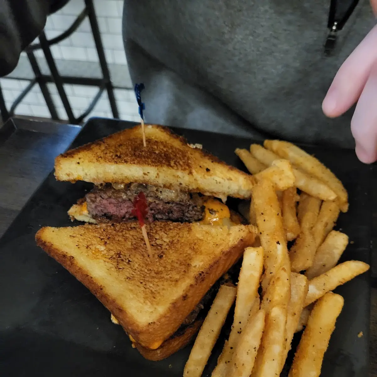 Kids Grilled Cheese & Fries