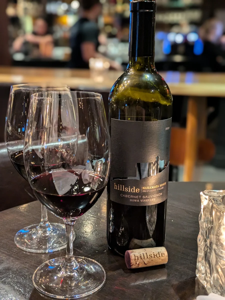 Hillside Wine, 112 Restaurant & Lounge
