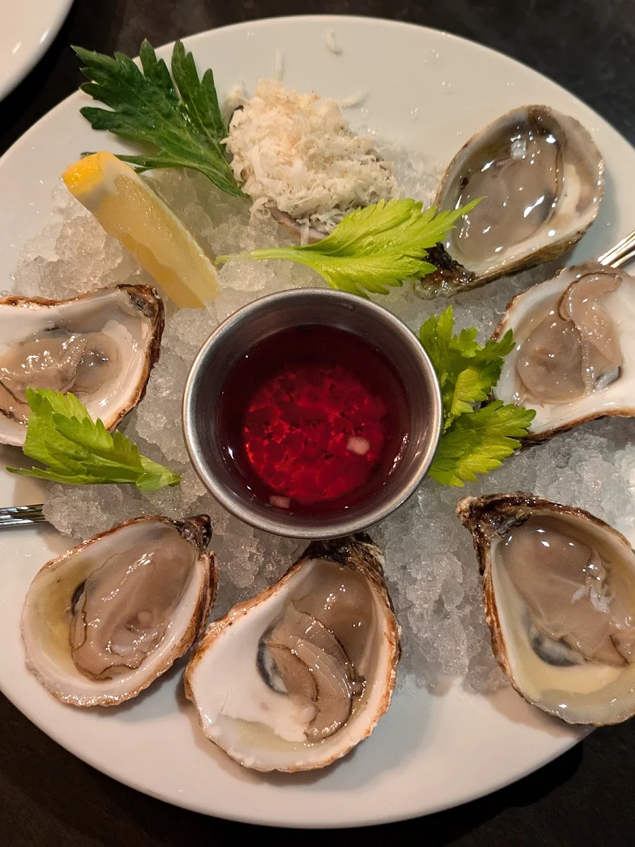 Oysters, 112 Restaurant & Lounge