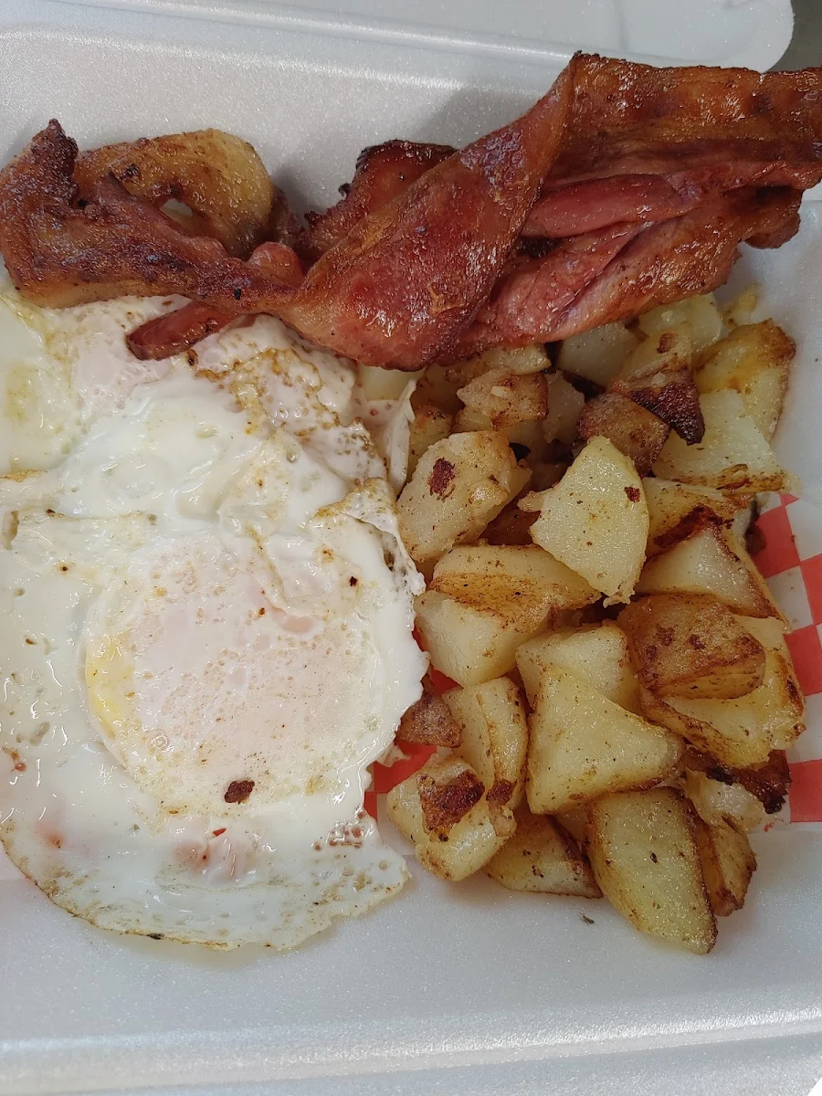 Kicken Breakfast over Easy with Bacon