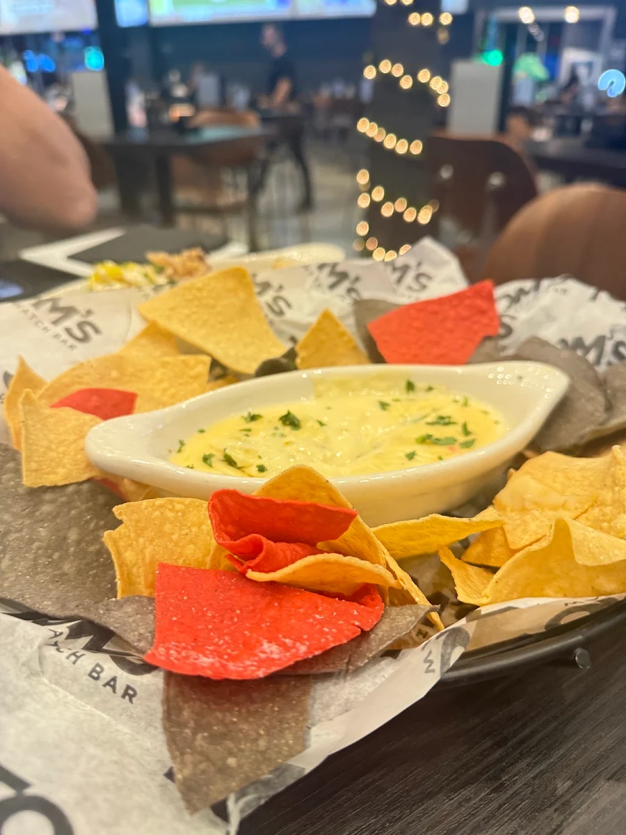 Chips & Queso