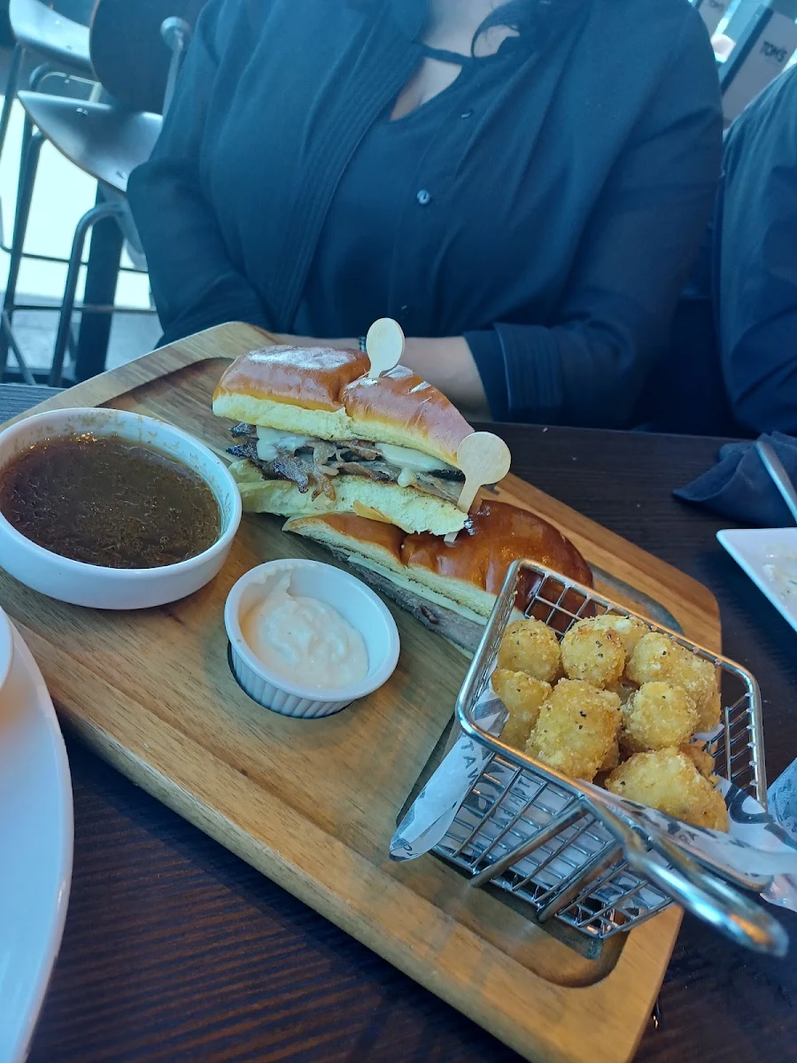 Tom's Prime Rib Dip