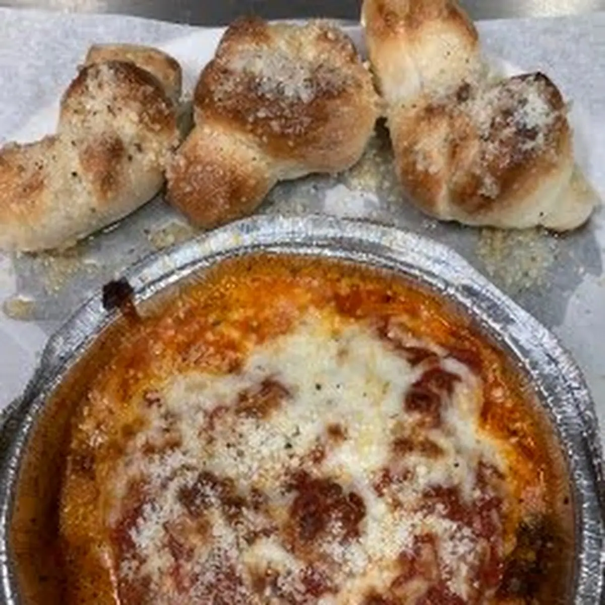 Homemade Lasagna w Garlic Knots