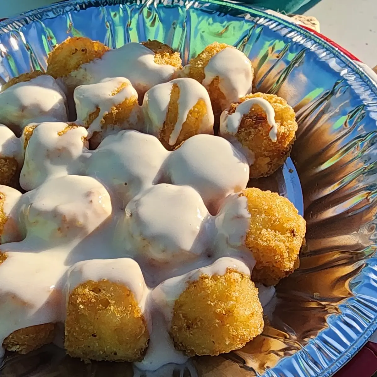 Tots with White Cheese Sauce
