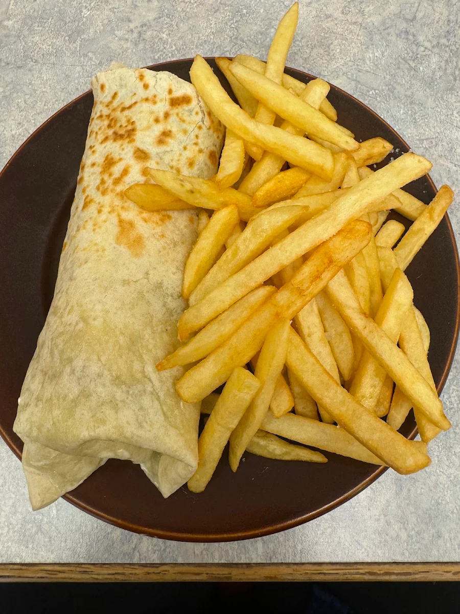 Chicken Caesar Wrap and French Fries, Dizzy D's Diner中西餐厨房