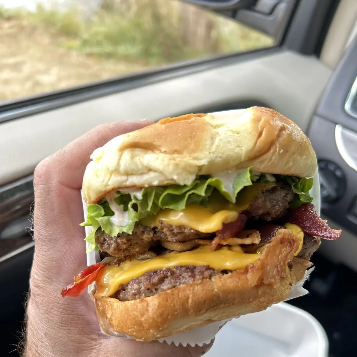 DK Burger Deluxe Burger