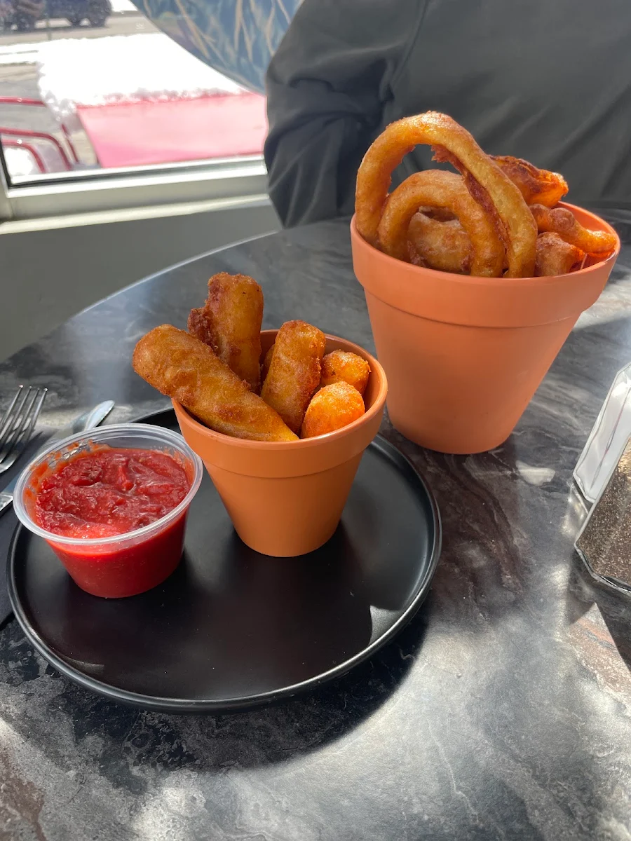 Mozzarella Sticks & Onion Rings