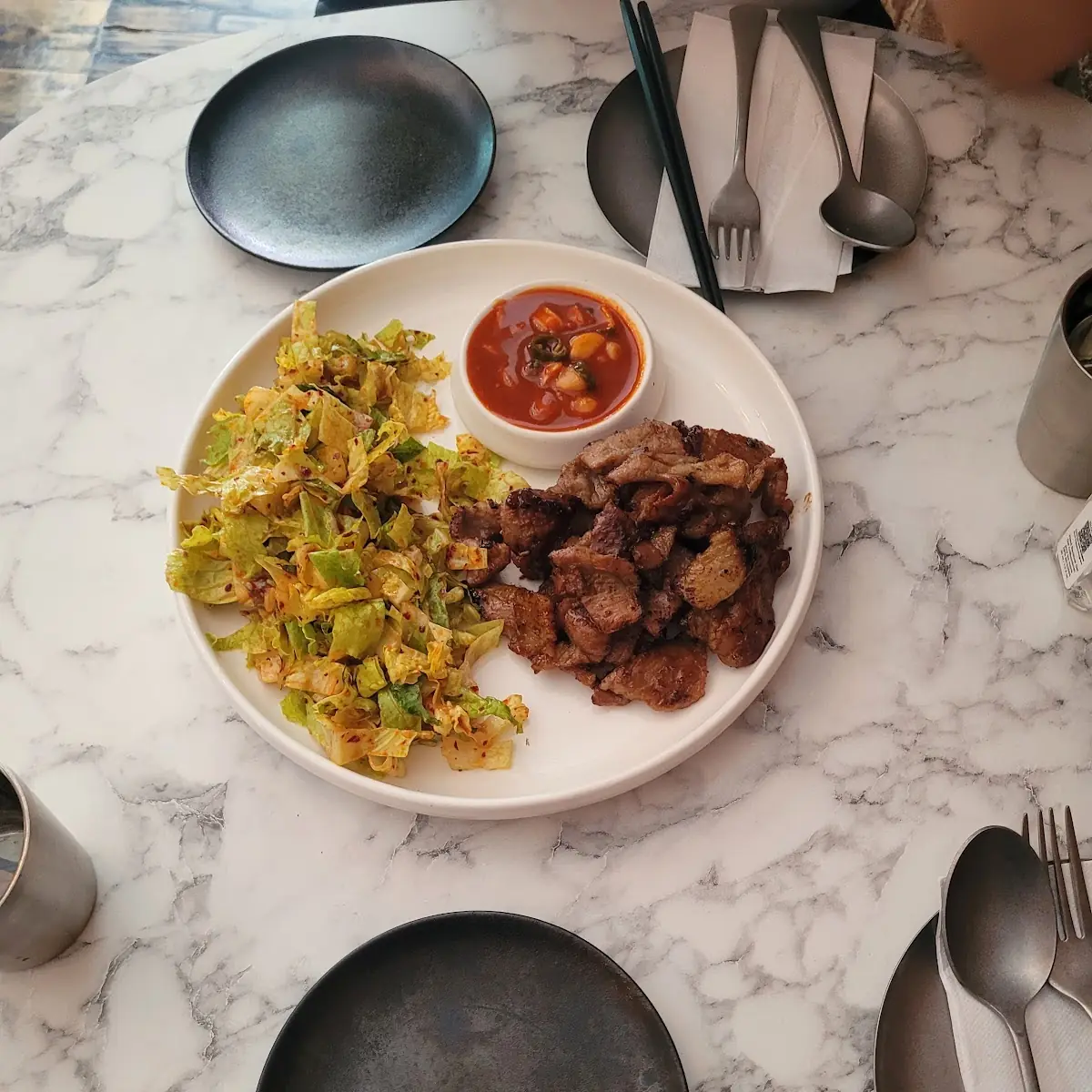 목살구이 Grilled Pork Collar, Comma