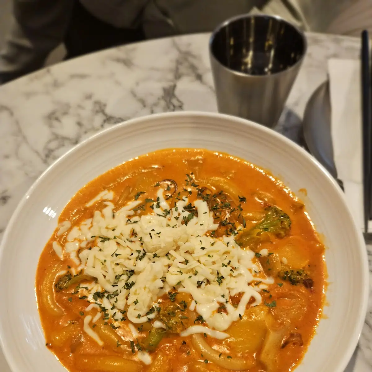 Rosé Rice Niblets, Comma