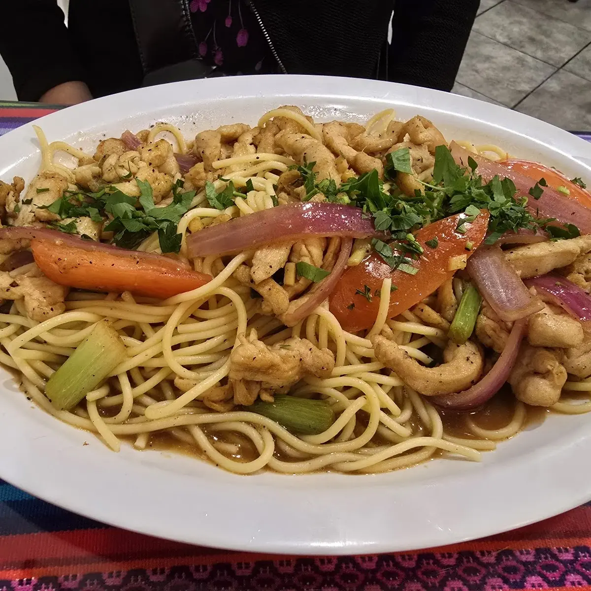 Tallarin Saltado De Pollo