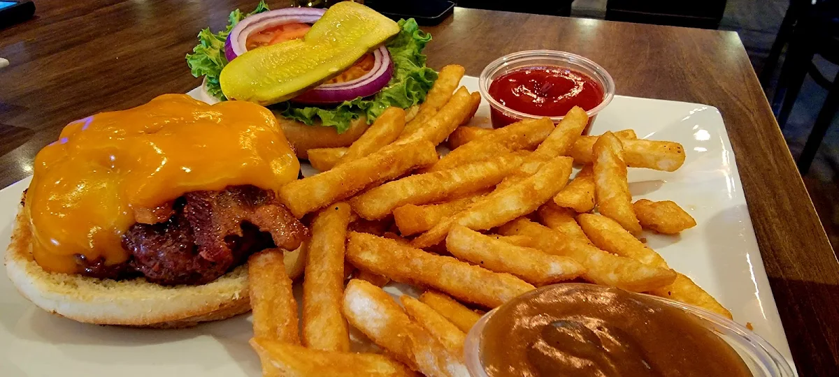 Bacon Cheeseburger, Park & Trestle Pub and Restaurant