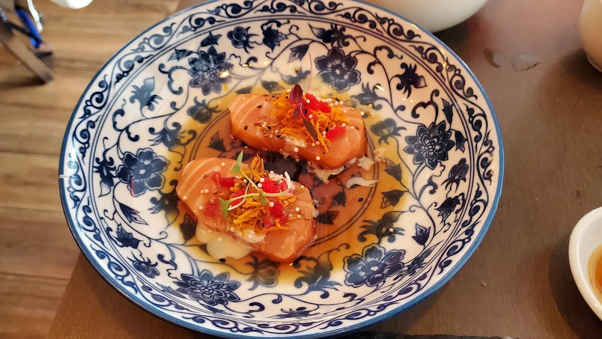 Salmon, Uni Sushi
