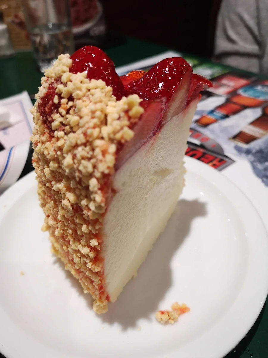 Strawberry Cheesecake, Reuben's Restaurant Delicatessen