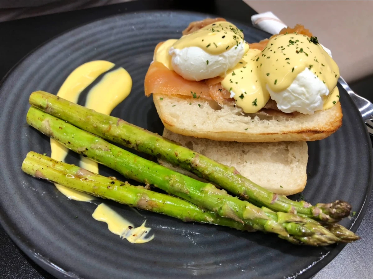 Eggs Benedict on Turkish Bread, Cafe Lelunar