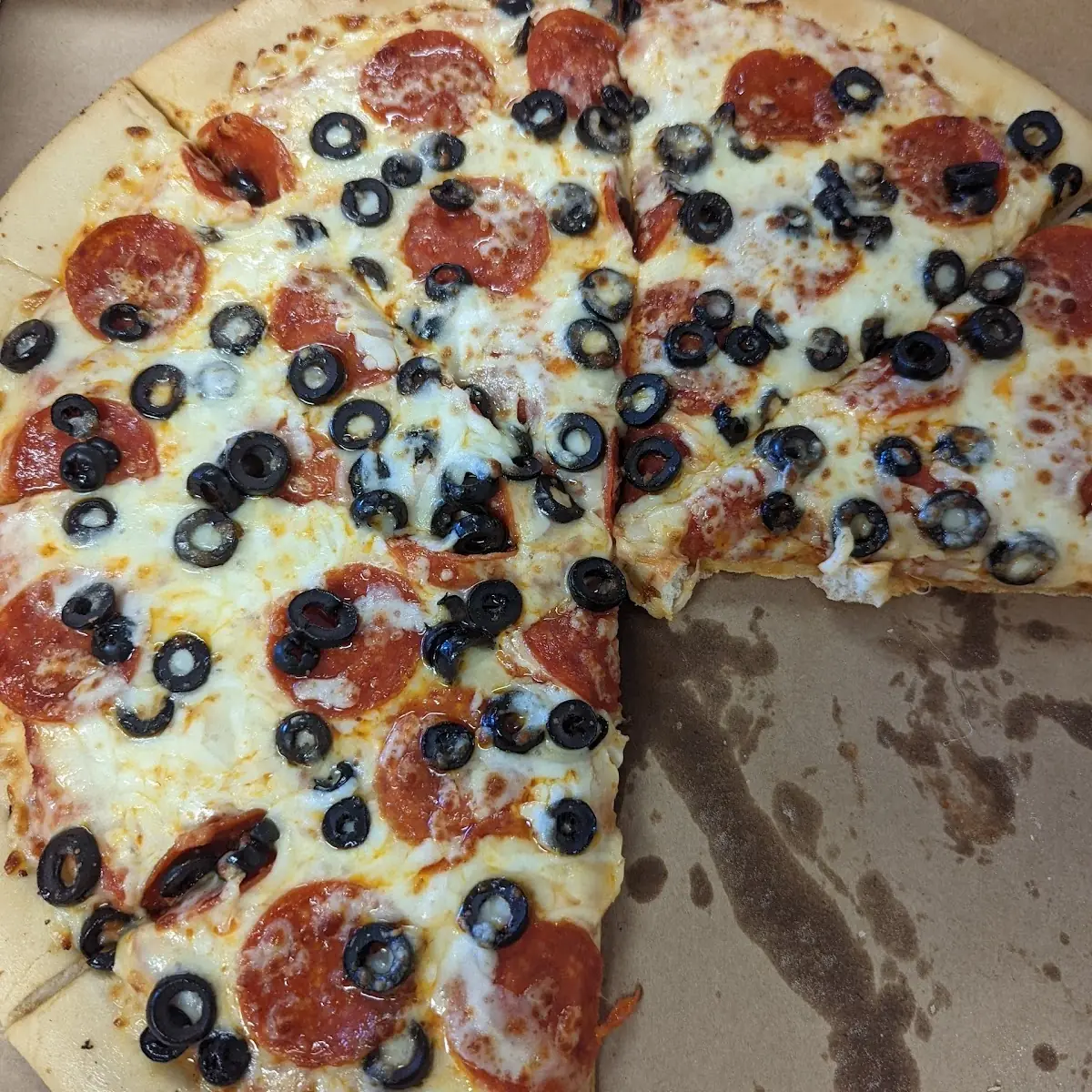Large Pizza Pepperoni with Black Olives
