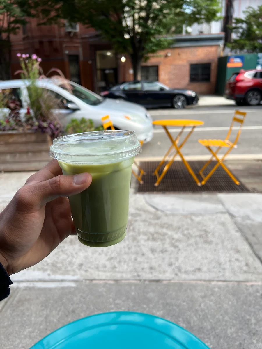 Iced Matcha Latte w Oat Milk