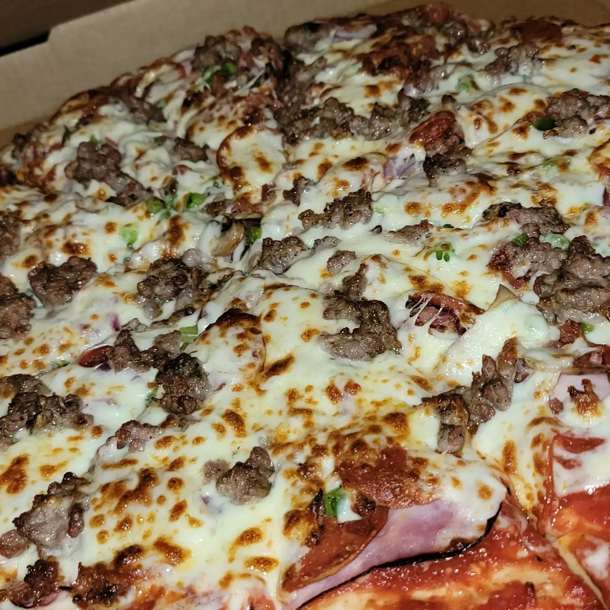 Deluxe Pizza Extra Cheese Pizza