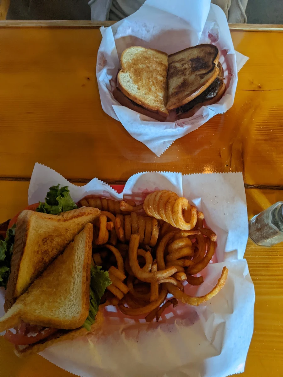 Peg's Grilled Chicken Sammich