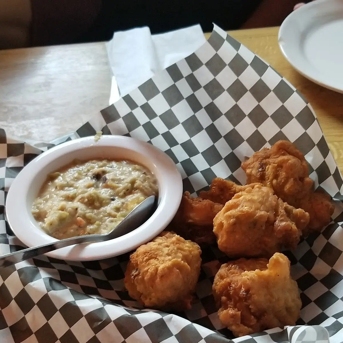Two Creole Chicken Wings and Mac