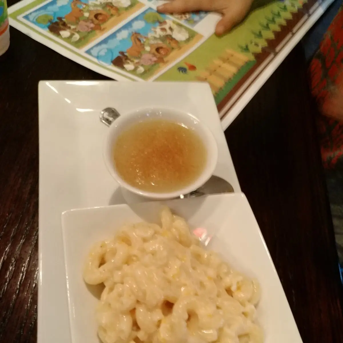 Mac N Cheese and Applesauce