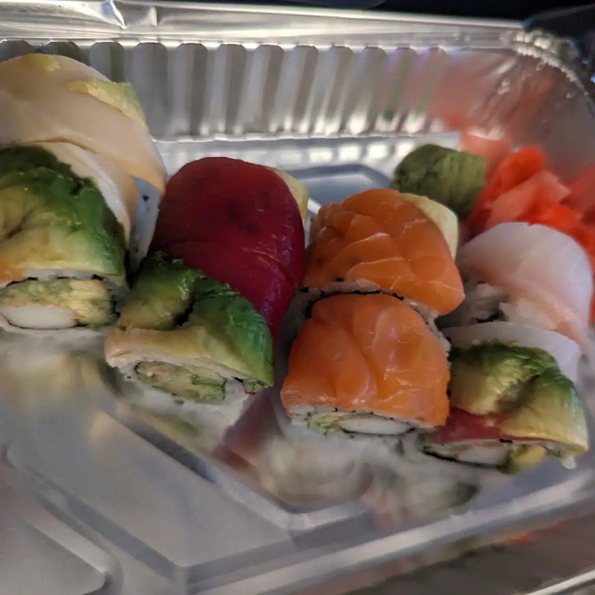 Rainbow Roll 8 pcs
