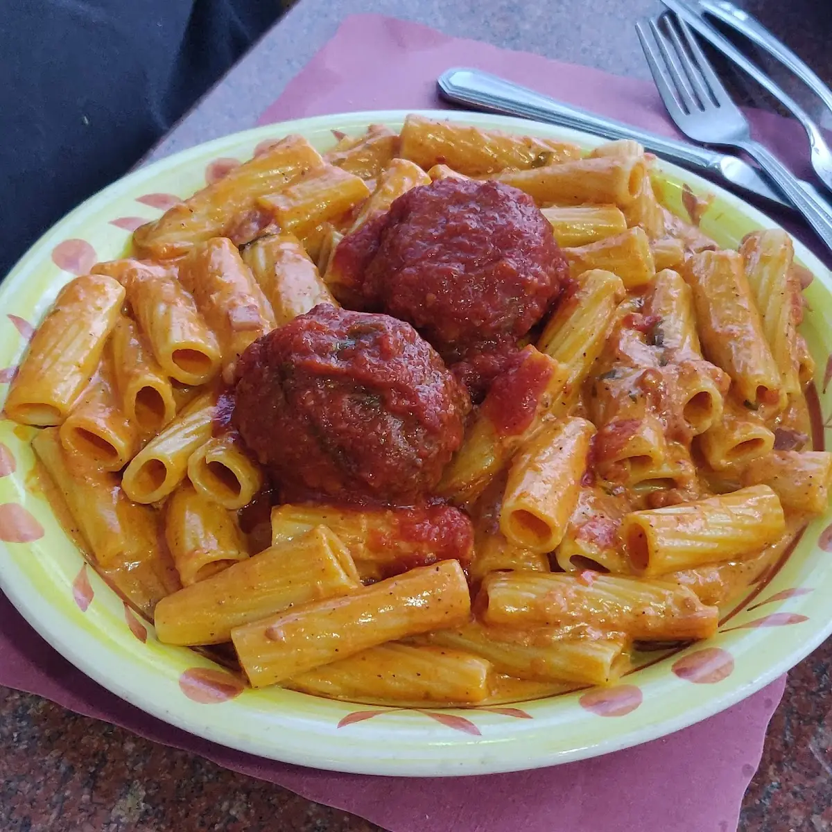 Rigatoni Vodka with Meatballs