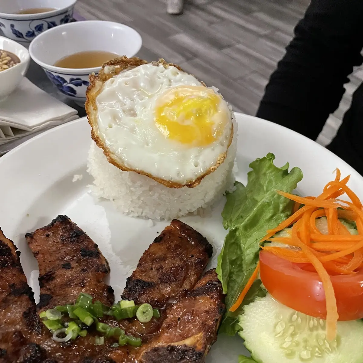 Pork Chop & Egg on Rice Com Suon Trung