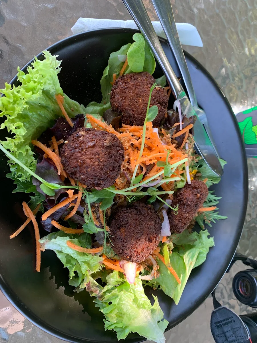 Highlights, Ivanhoe Cafe