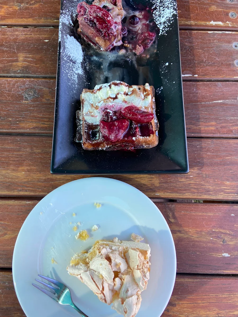 Highlights, Ivanhoe Cafe