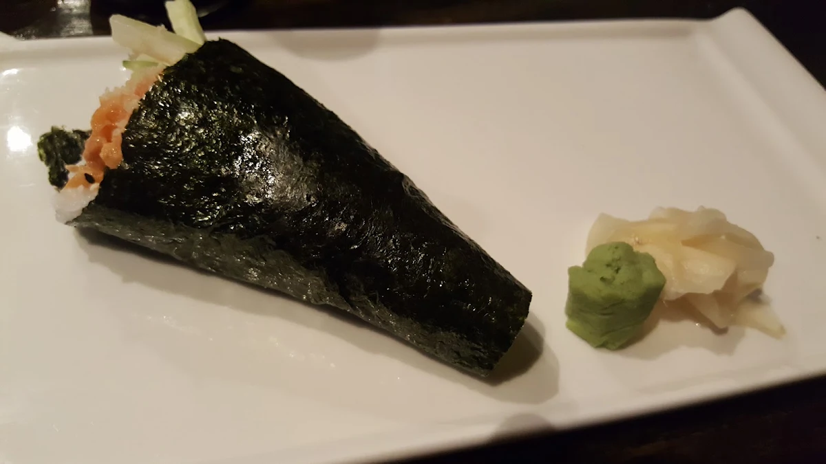 Salmon Hand Roll