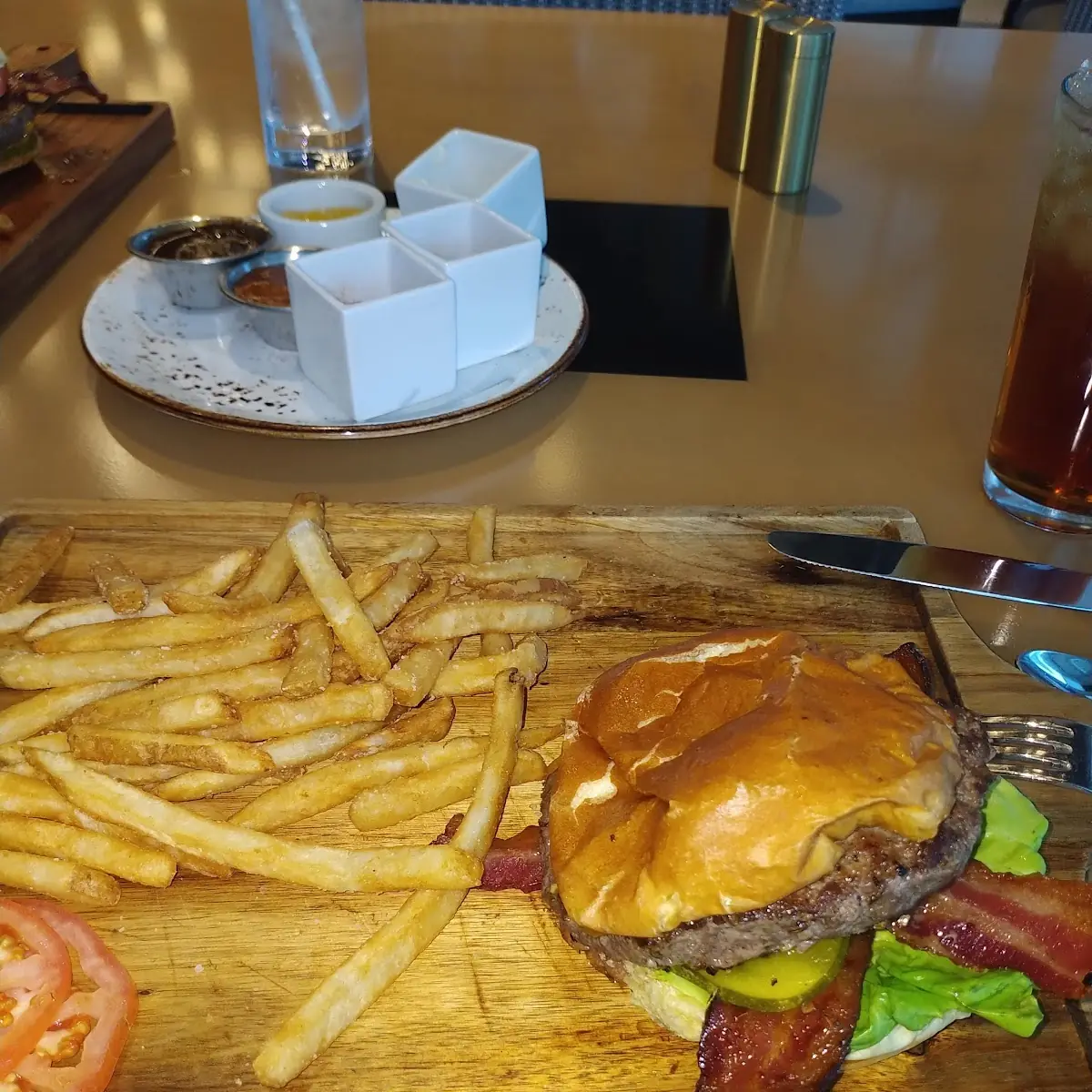 Cheeseburger Deluxe