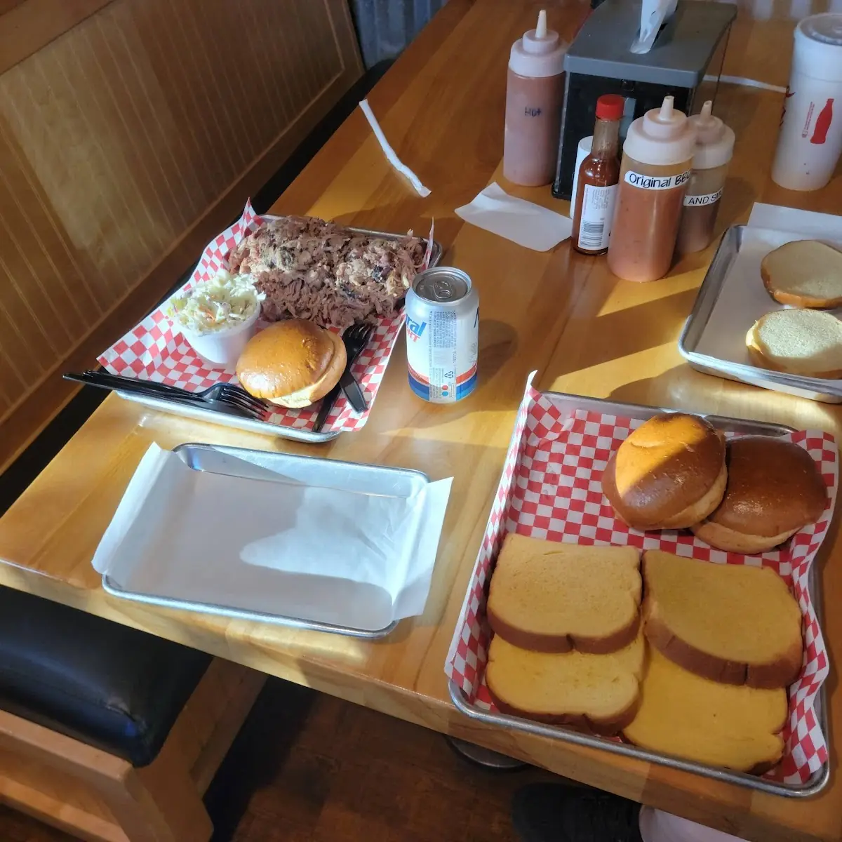 Pulled Pork with Buns an Bread