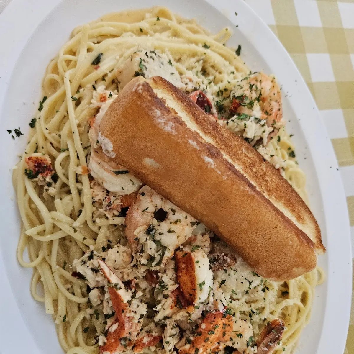Seafood Linguini with Garlic Bread