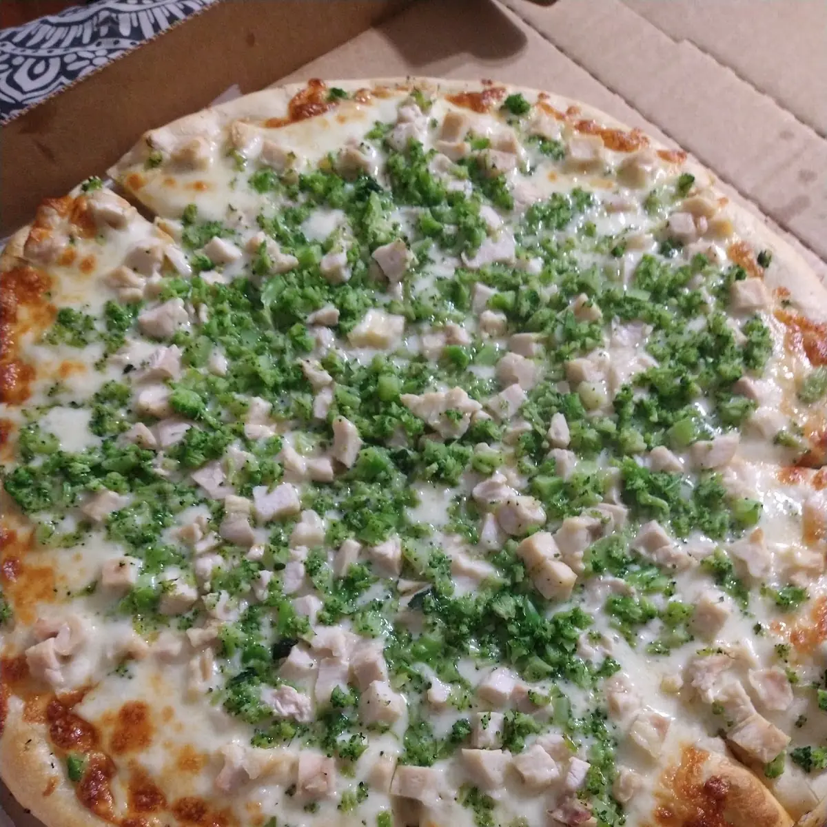 Large Chicken & Broccoli Pizza