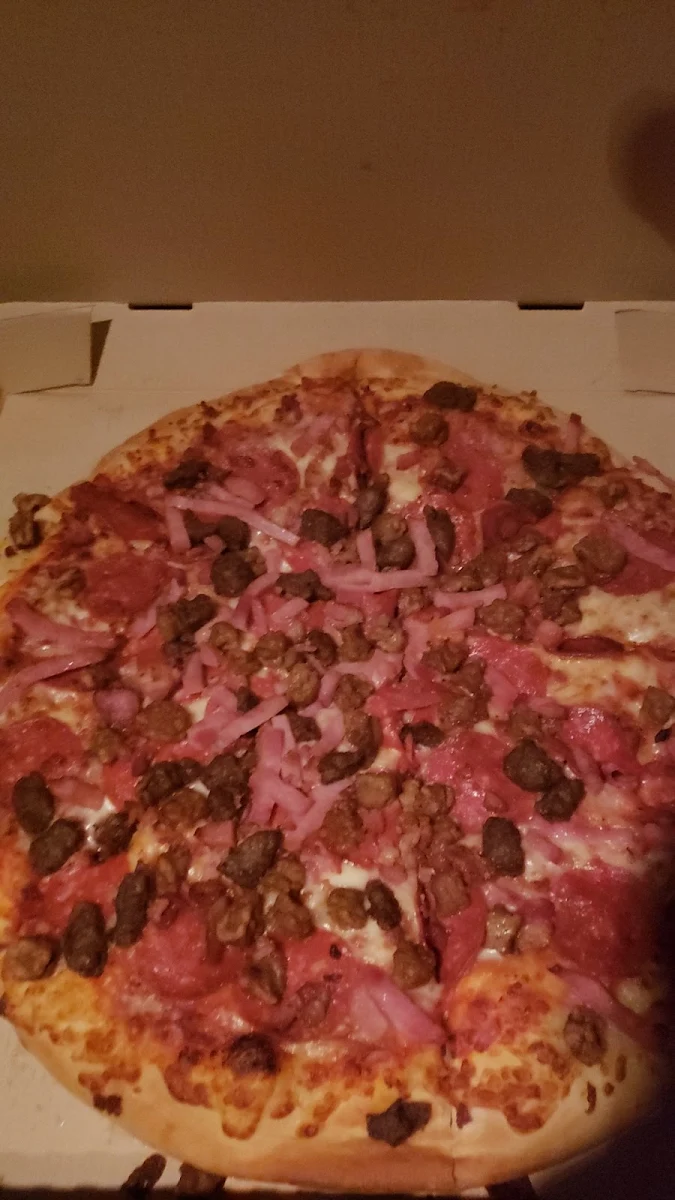 Bacon Sausage Pepper Pizza with White Sauce