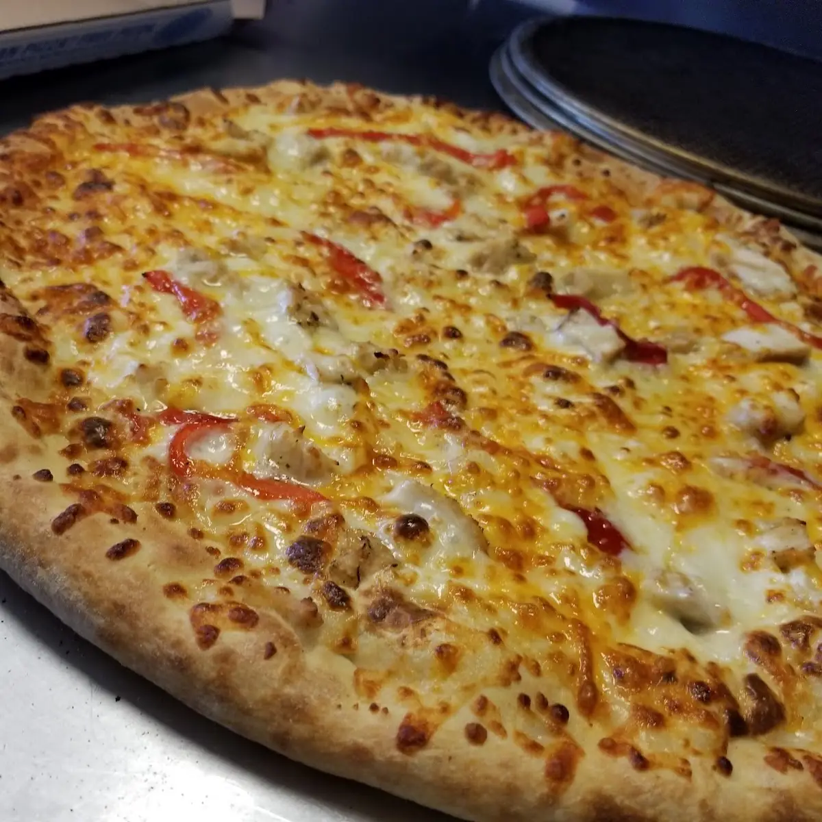 Large Chicken and Red Pepper Pizza