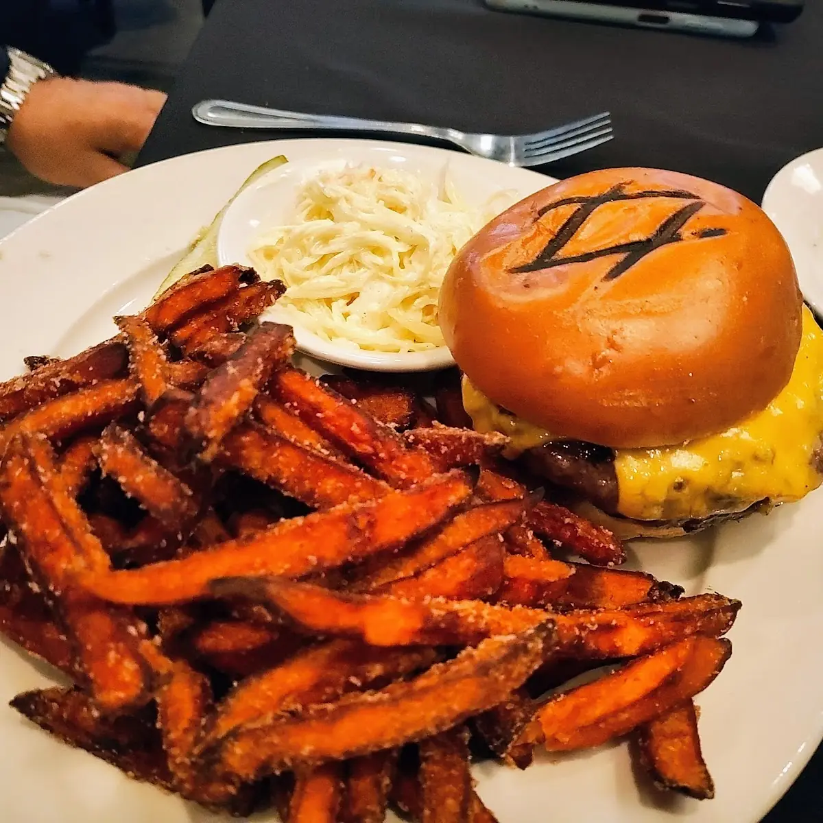 Cheeseburger w Sweet Potato Fries