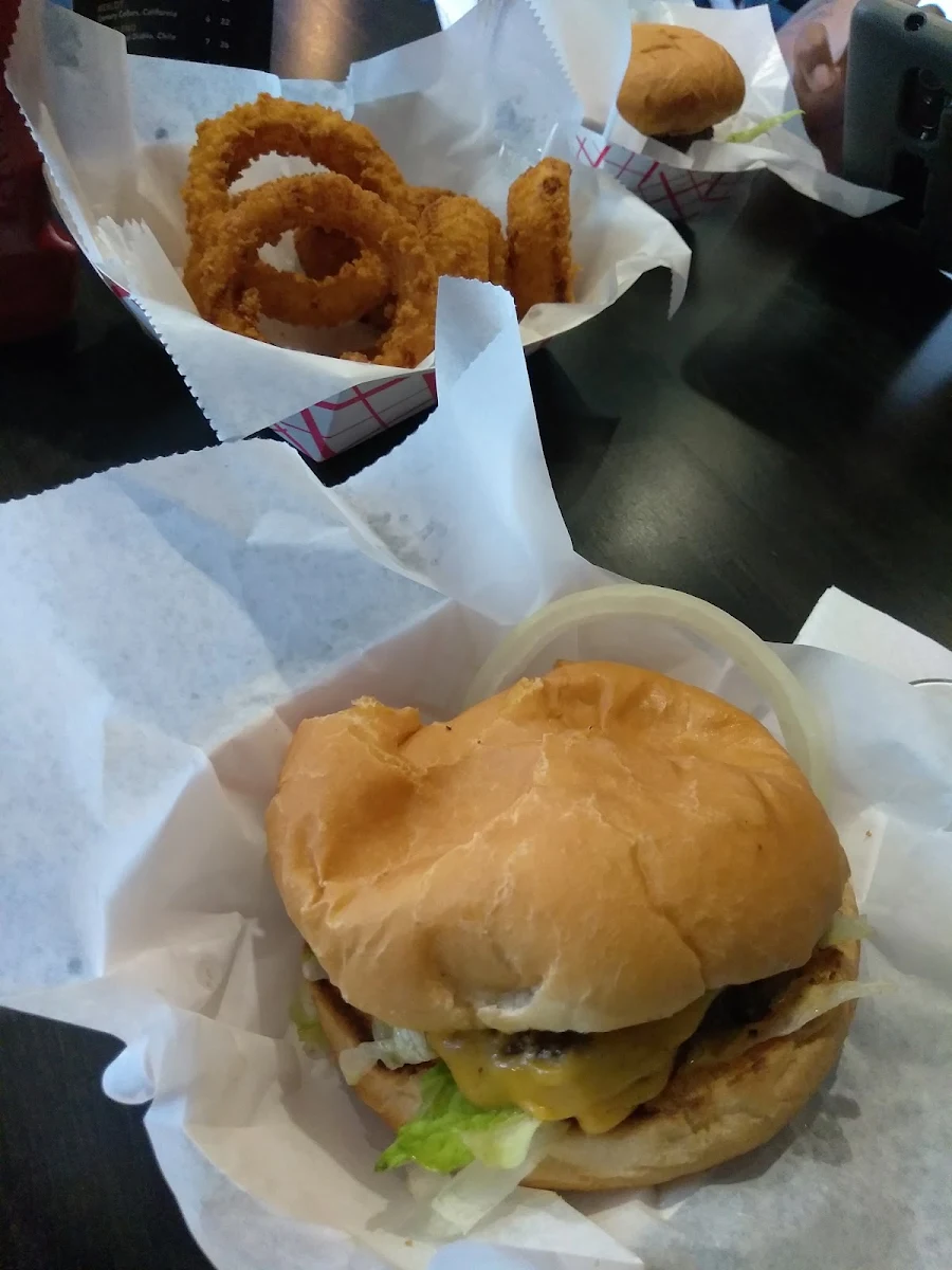 Cheeseburger and Onion Rings