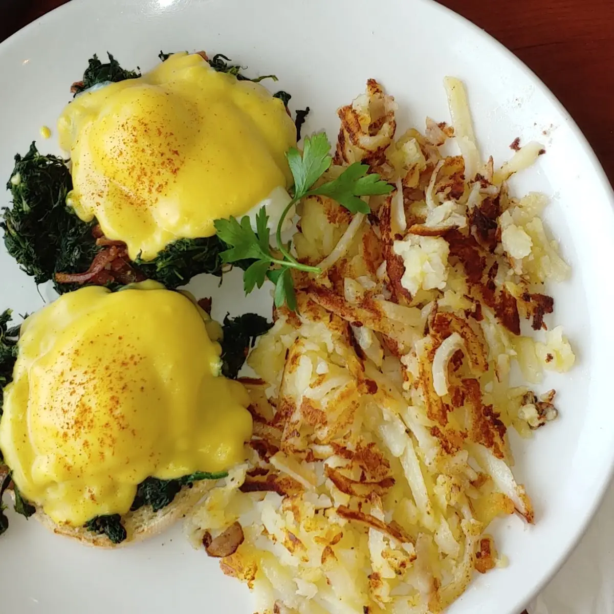 Florentine Bacon Eggs Benedict