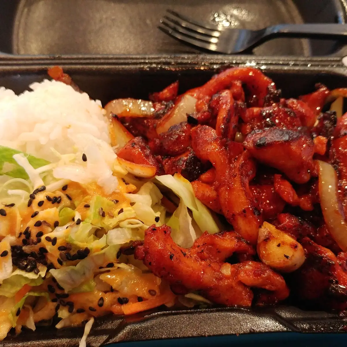 Aloha Plate with Spicy Korean Style Chicken